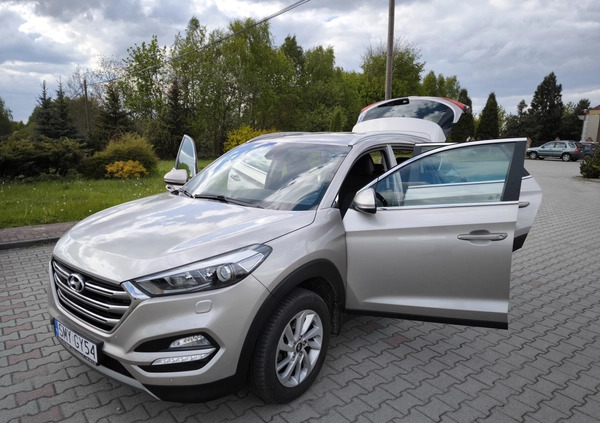 Hyundai Tucson cena 73200 przebieg: 75000, rok produkcji 2017 z Żabno małe 154